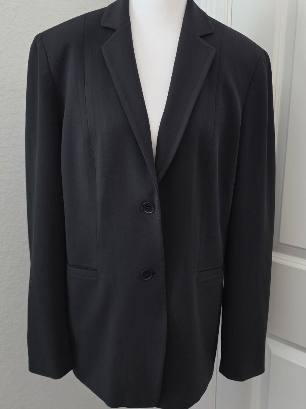 Ann Taylor 2 Button Black Blazer/Jacket-Stretch-Size 10 or 12